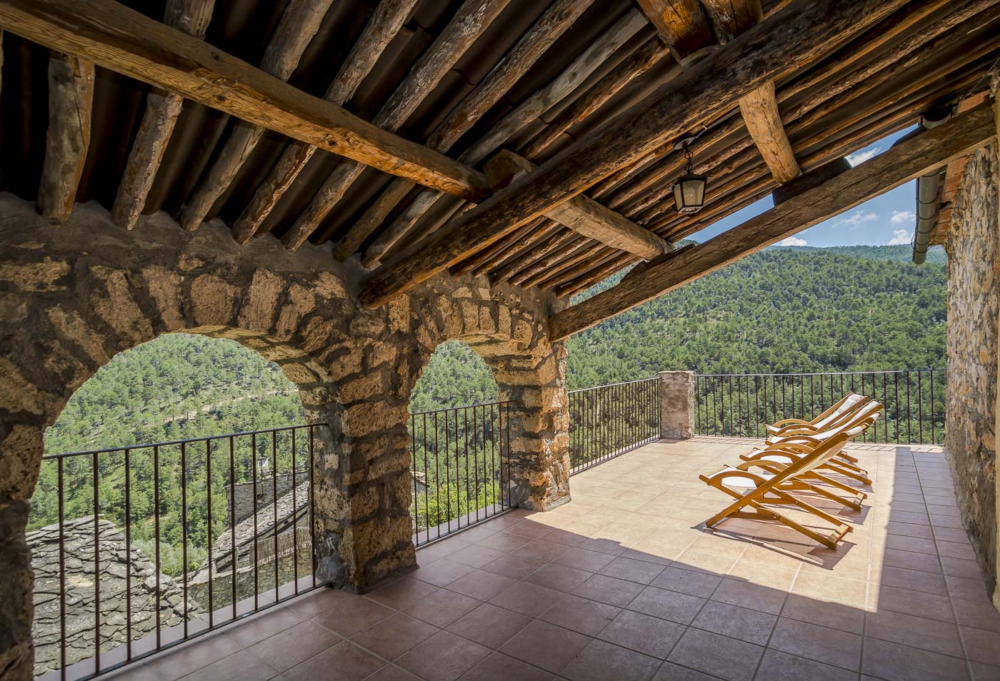 1er piso terraza parcialmente cubierta